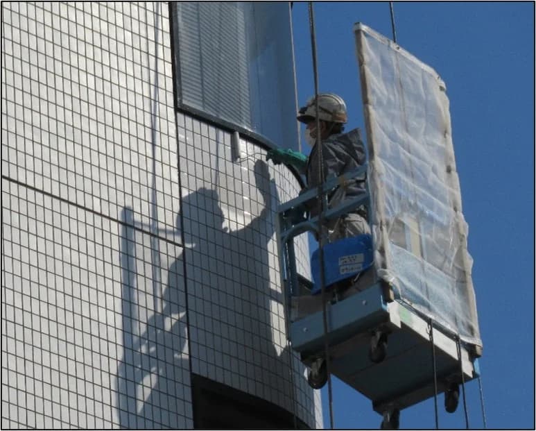 日本生命藤沢ビル 外壁タイル 作業中